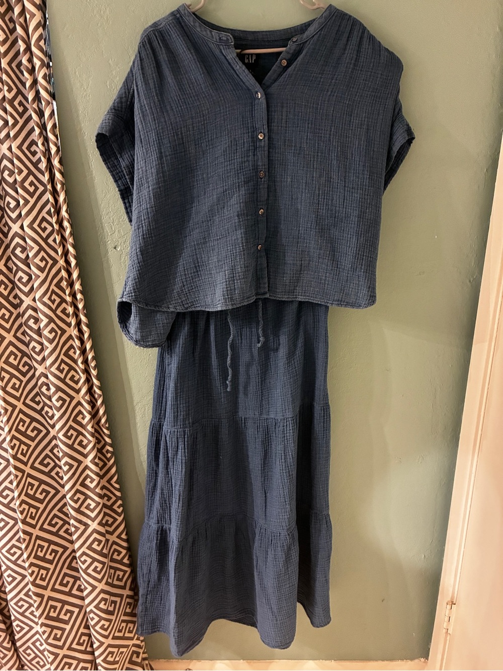 Gap Women’s Navy Tiered Maxi Skirt & shirt SET. Top is L, skirt is M.
